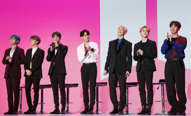 방탄소년단(BTS)이 17일 오전 서울 중구 동대문디자인플라자에서 열린 새 앨범 