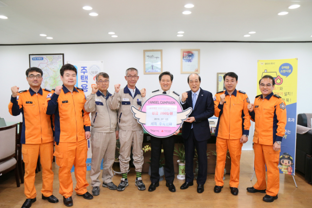 ㈜세하(대표이사 이제선)는 17일 오전 10시 대구 달성소방서에서 달성복지재단에 화재취약계층을 위한 주택용 소방시설 200개를 후원했다. 달성소방서 제공