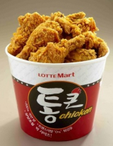 현대백화점 대구점 에르메스 매장에 전시된 대형 핸드백. 현대백화점 제공.
