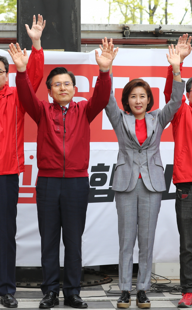 20일 오후 서울 종로구 세종문화회관 앞에서 열린 