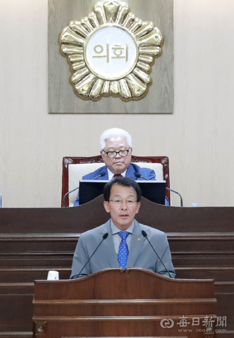 장영호 의원이 22일 한국전력공사 영양지사 통폐합 철회 촉구 결의안과 관련해 발언하고 있다. 영양군의회 제공