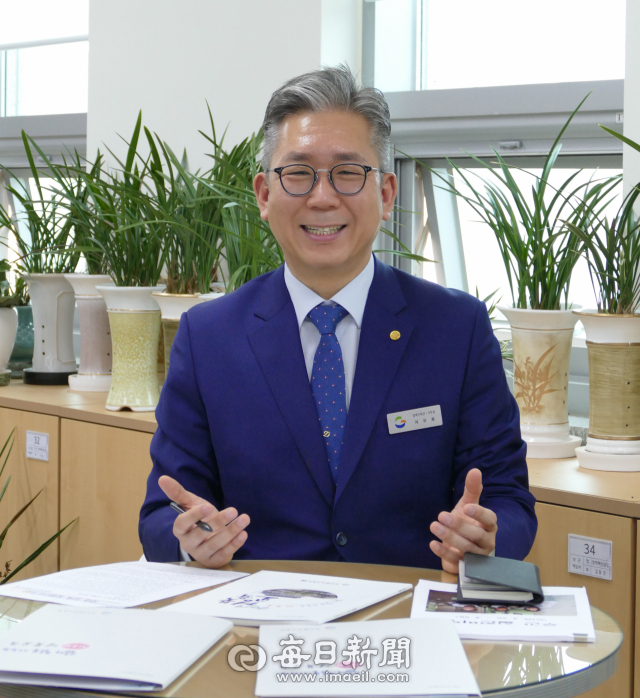 지난달 1일 취임한 지우효 경상북도교육청 교육협력 사무관은 