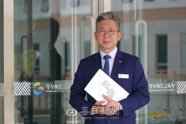 지우효 경상북도교육청 교육협력 사무관은 대외협력 업무를 위해 최초로 채용된 외부인사 출신의 사무관이다. 김영진 기자