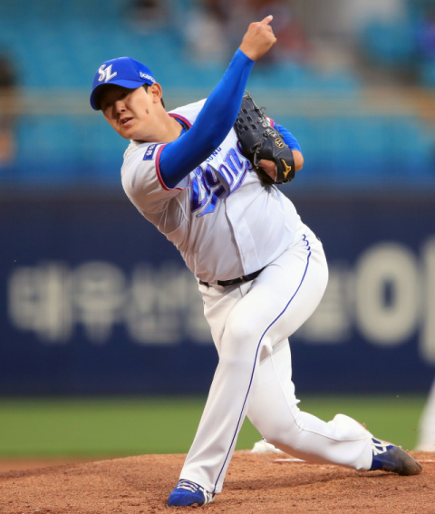 24일 대구삼성라이온즈파크에서 열린 2019 KBO리그 삼성 라이온즈와 SK 와이번스 경기에서 삼성 우완 사이드암 김대우가 투구하고 있다. 삼성 라이온즈 제공