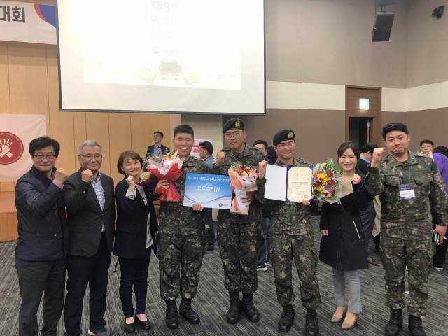 전국 일반인 심폐소생술대회에서 대상을 수상한 영주소방서 BTS 팀이 파이팅하고 있다. 영주소방서 제공