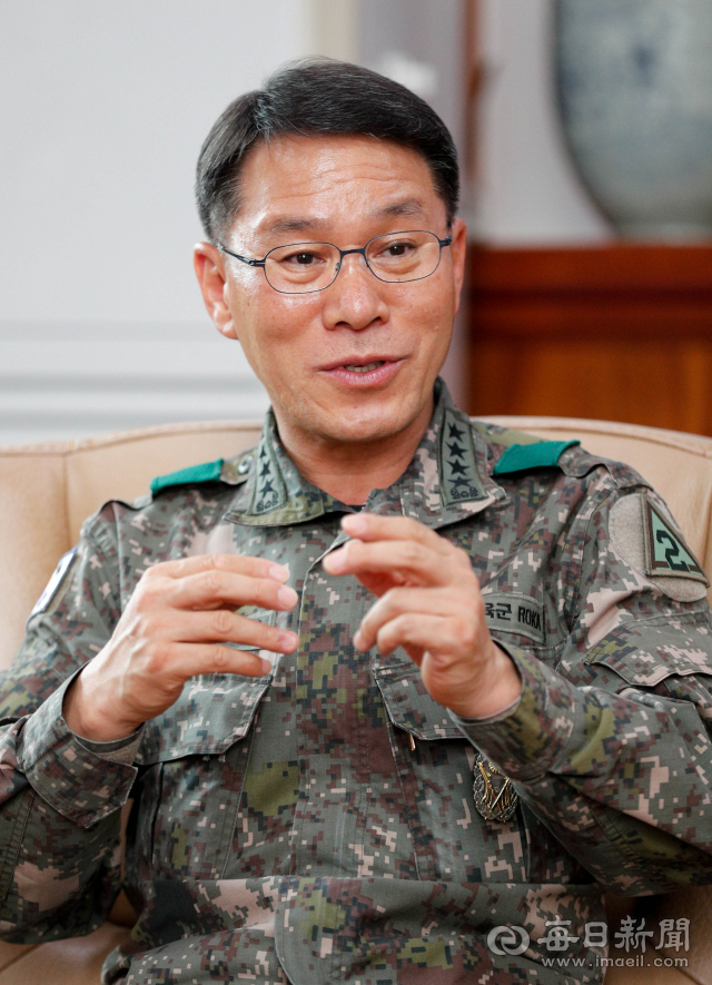 황인권 육군제2작전사령관이 책 읽는 병영문화의 중요성에 대해 말하고 있다. 우태욱 기자 woo@imaeil.com