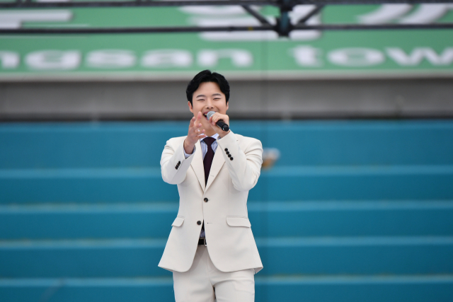 경북 고령이 고향인 트로트 가수 예준이.