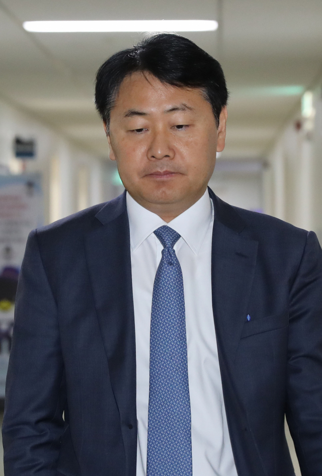 바른미래당 김관영 원내대표가 29일 오전 국회 본청 원내대표실에서 나와 의원회관으로 이동하고 있다. 연합뉴스