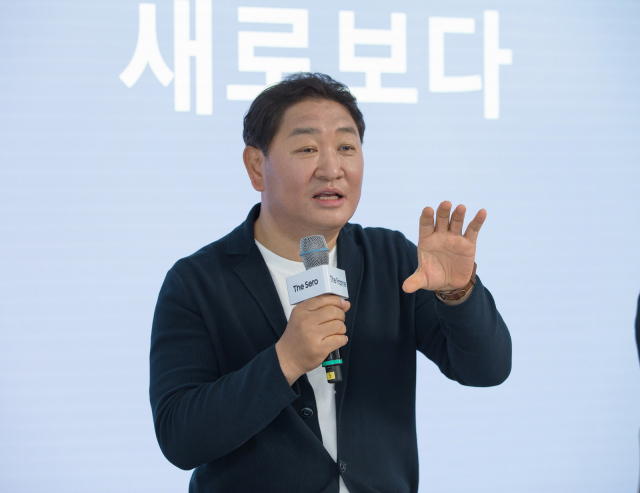 삼성전자 영상디스플레이사업부장 한종희 사장이 29일 서울 강남구 압구정로 옥림빌딩에 위치한 라이프스타일 TV 팝업스토어에서 