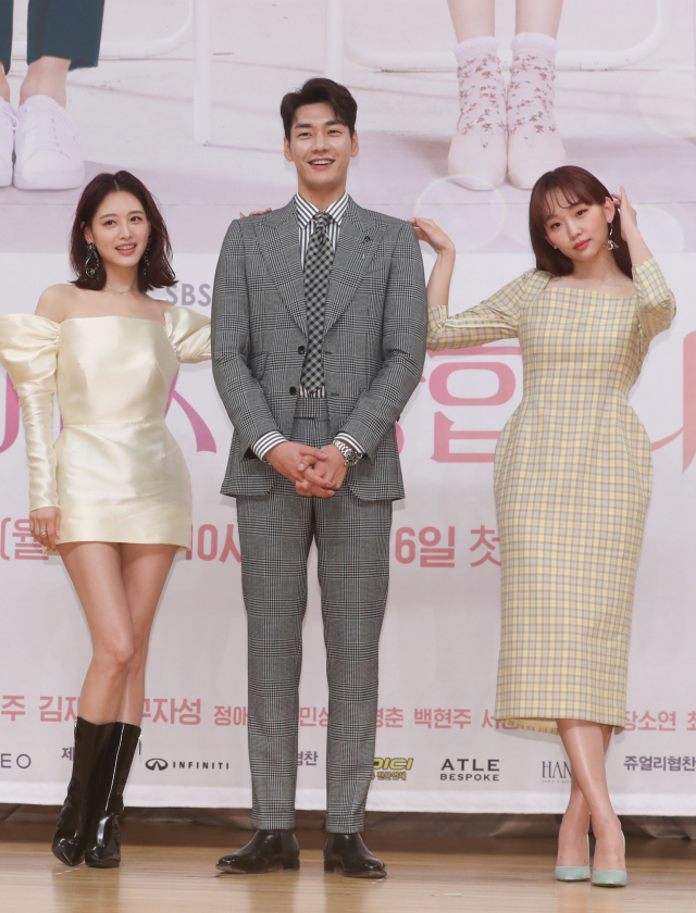 배우 김재경(왼쪽부터), 김영광, 진기주가 3일 서울 양천구 목동 SBS사옥에서 열린 드라마 