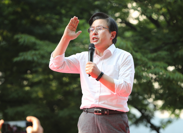 자유한국당 황교안 대표가 11일 오후 대구 두류공원 문화예술회관에서 열린 문재인 정부 규탄대회에서 발언하고 있다. 연합뉴스