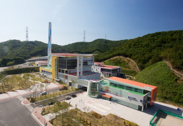 13일 경북 구미 환경자원화시설 지하에서 원인을 알 수 없는 화재가 발생했다. 구미시 제공