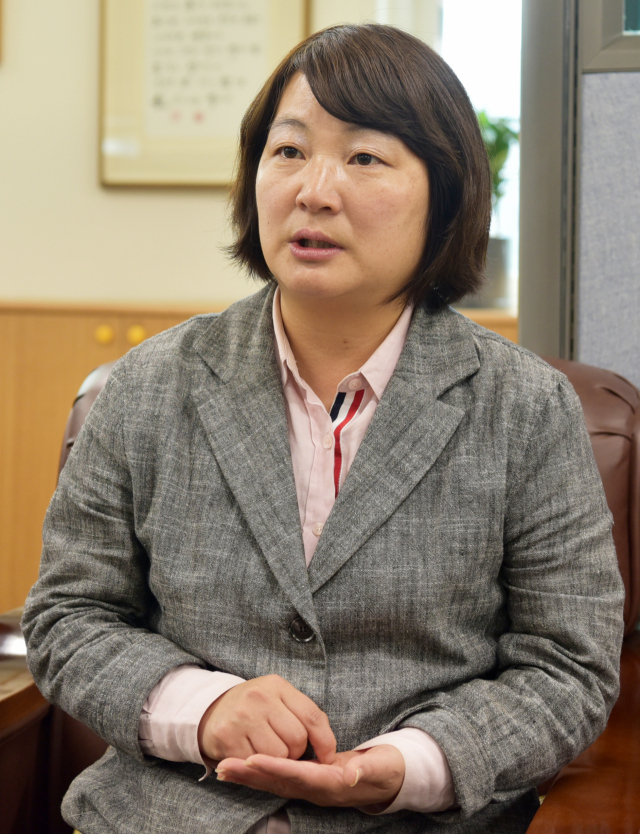 정의당 후보로 나서 유일하게 내리 3선을 한 경산시의회 엄정애 의원이 자신의 신념에 대해 이야기하고 있다.