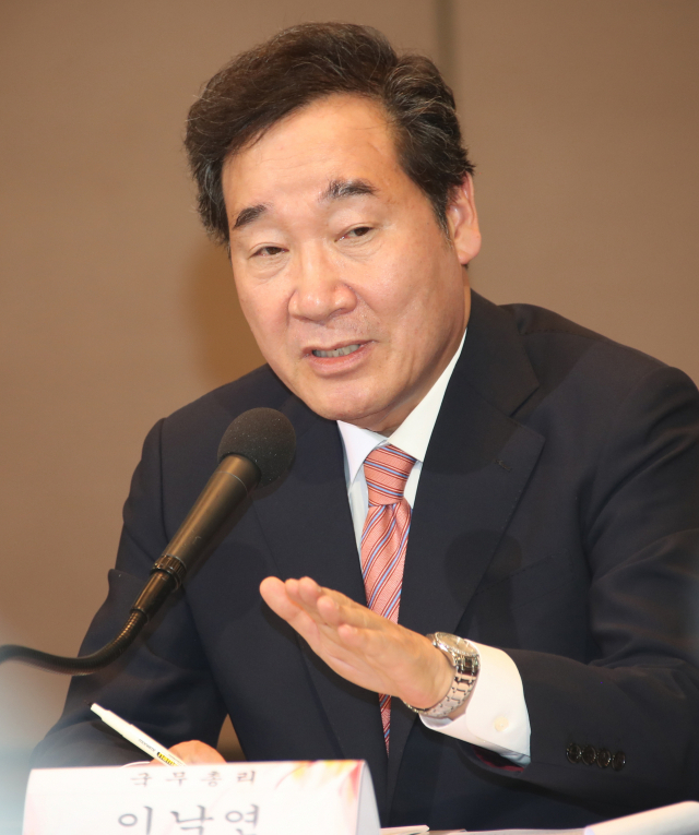 이낙연 국무총리가 15일 광화문 프레스센터에서 한국신문방송편집인협회 주최 토론회에서 발언하고 있다. 연합뉴스