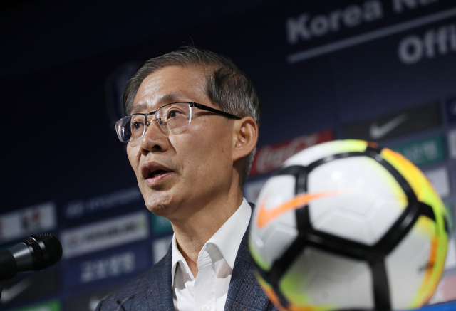 조현재 대한축구협회 부회장 겸 축구종합센터 부지선정 위원장이 16일 오전 서울 종로구 축구회관에서 열린 기자회견에서 축구종합센터 부지 선정 결과를 발표하고 있다. 연합뉴스