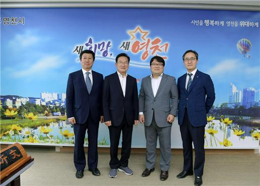 한국폴리텍대학 양대웅(오른쪽 두 번째) 기획운영이사가 영천에 건립중인 