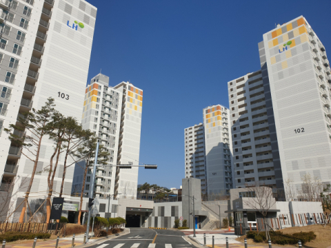 LH 대구경북본부는 대구 동구와 수성구, 경북 경산에 매임임대주택 입주자를 모집한다. 대구 대곡2지구 행복·국민임대주택 전경. 매일신문 DB.