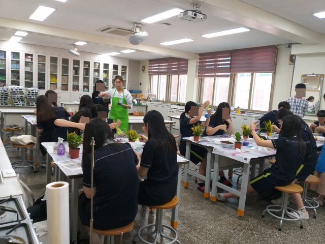 새본리중 문화사랑나눔반 학생들은 학교 인근