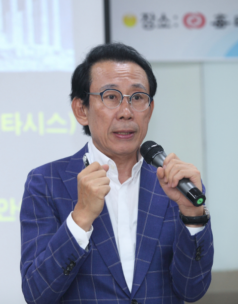 강신장 모네상스 대표가 20일 매일 탑리더스 아카데미를 찾아 강연하고 있다. 사진 임경희 매일 탑 리더스 미디어전문위원