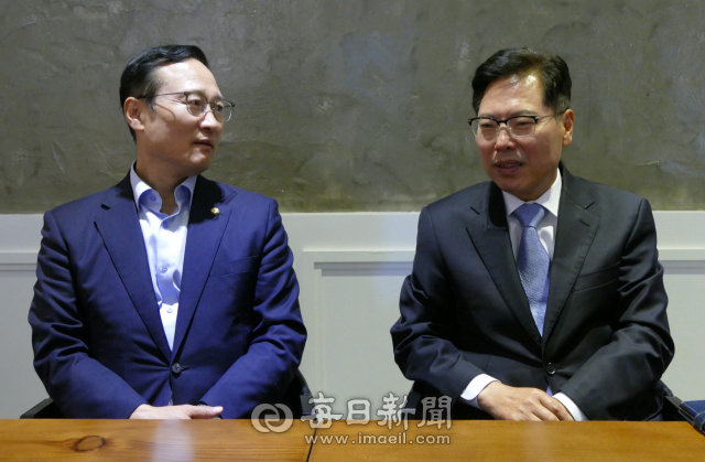 홍영표 전 더불어민주당 원내대표가 이삼걸 안동 지역위원장의 초대로 안동을 방문했다. 김영진 기자