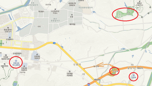 봉하마을(오른쪽 위), 진영역(오른쪽 아래), 진영시외버스터미널(왼쪽 아래), 진영IC(오른쪽 아래) 위치. 네이버 지도