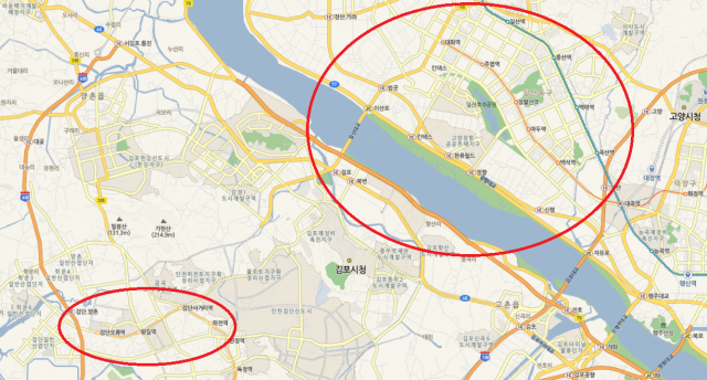 서쪽 하단 인천 2호선 종점 일대, 동쪽 상단 일산 지역. 그 사이는 김포 지역. 네이버 지도