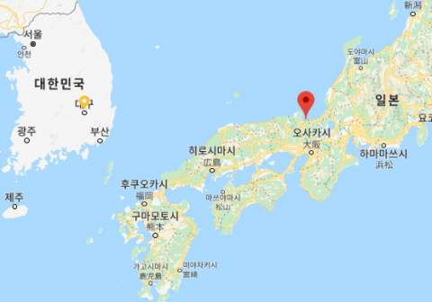 빨간 표시가 마이즈루항 위치. 구글 지도