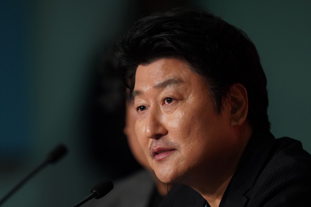 배우 송강호가 22일(현지시간) 프랑스 칸에서 열린 제72회 칸국제영화제 경쟁부문 진출작
