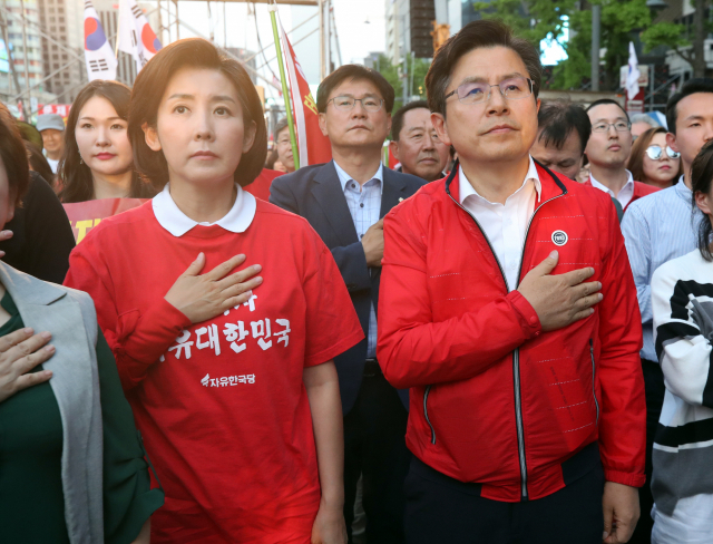 25일 오후 서울 광화문 세종문화회관 앞에서 열린 자유한국당 6번째 