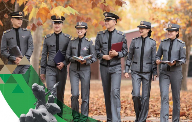 사관학교와 경찰대 입학전형은 수시 6회, 정시 3회라는 지원 제한을 받지 않아 상위권 학생들의 관심이 꾸준하다. 육군사관학교 생도들 모습. 육군사관학교 홈페이지