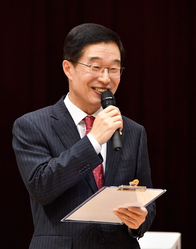 임종식 경북교육감은 직속 기관별로 개최되는 현장소통토론회에 직접 참가해 학부모, 현장 관계자들과 소통하고 있다. 경북교육청 제공