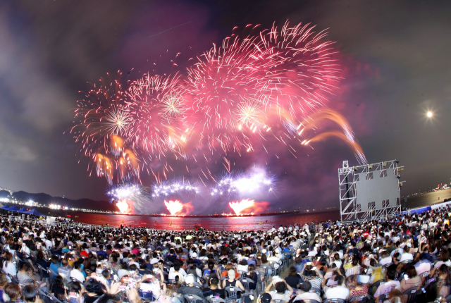 지난해 7월 열린 포항국제불빛축제. 포항시 제공