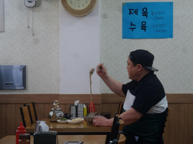 먹신 김준현이 30일 대구 냉면집 