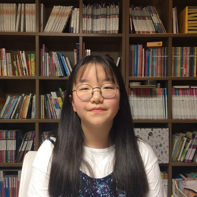 제27회 대구경북 환경사랑 글짓기·그림 공모전에서 최고상(그림 부문)인 환경부장관상을 받은 황주원(대구 동도초 5년) 학생