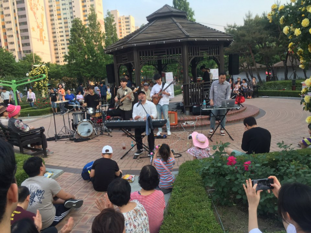 지난달 8일 대구 달서구 이곡장미공원에서
