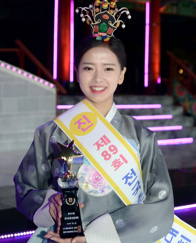 8일 전북 남원시 광한루원 특설무대에서 열린 춘향선발대회에서 우리나라 최고의 전통미인인 
