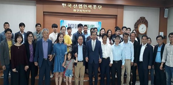 한국산업인력공단 대구본부(본부장 윤석호)와 주한 캄보디아 대사관(대사 롱 디만체)은 2일 공단 대구본부에서 외국인 근로자들의 자발적 귀국을 독려하고 귀국 후 새로운 출발과 안정적 정착을 지원하기 위한 