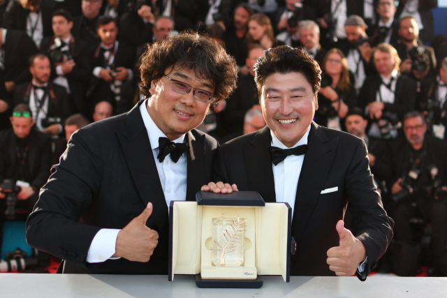 봉준호 감독과 배우 송강호가 영화
