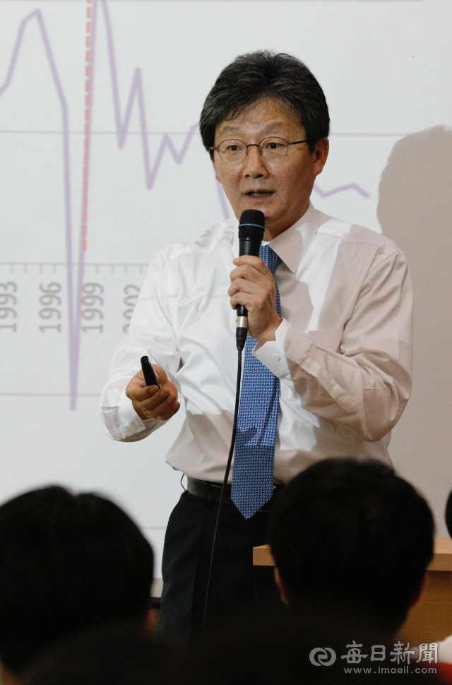 유승민 바른미래당 전 대표가 3일 경북대학교 사회과학대에서 