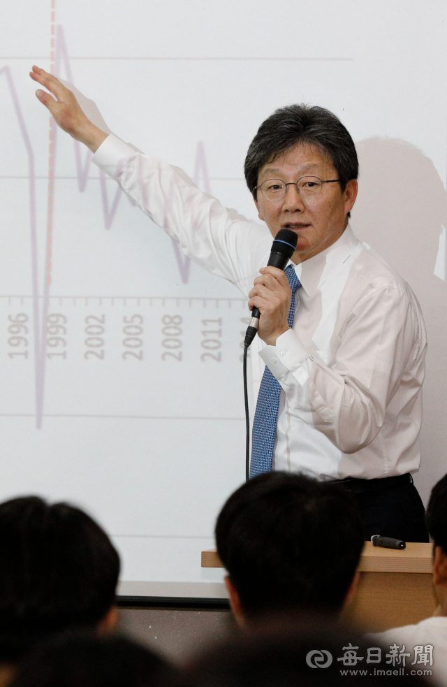 유승민 바른미래당 전 대표가 3일 경북대학교 사회과학대에서 