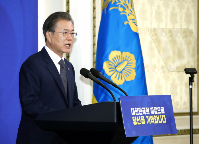 문재인 대통령이 4일 낮 청와대 영빈관에서 열린 국가유공자 및 보훈가족 초청 오찬 행사에서 발언하고 있다. 연합뉴스