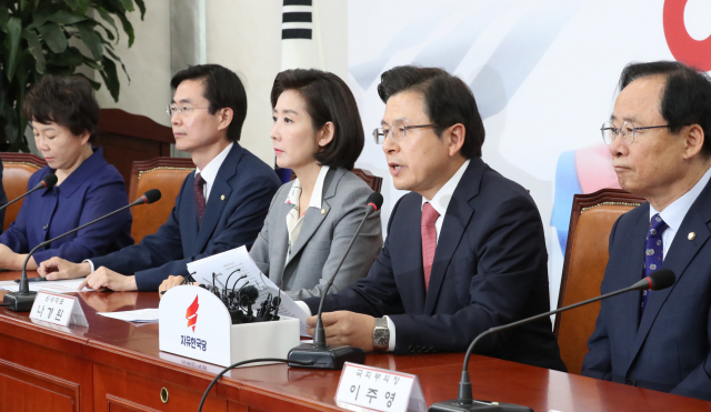 자유한국당 황교안 대표가 5일 국회에서 열린 최고위원-중진의원 연석회의에서 발언하고 있다. 연합뉴스