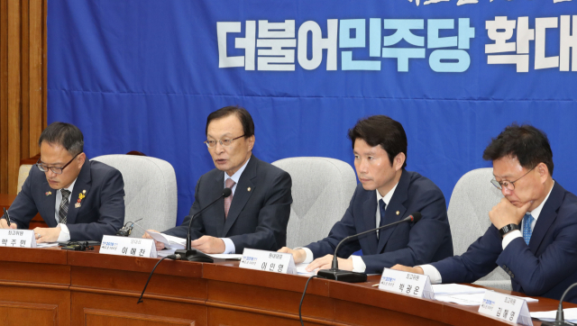 더불어민주당 이해찬 대표가 5일 오전 국회에서 열린 확대간부회의에서 발언하고 있다. 연합뉴스