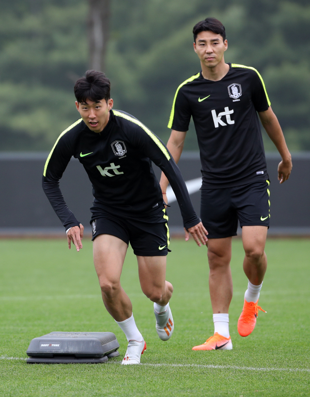 호주·이란과 두 차례 평가전을 앞둔 축구대표팀의 손흥민이 6일 오전 경기 파주 NFC(축구 국가대표팀 트레이닝센터)에서 훈련하고 있다. 연합뉴스
