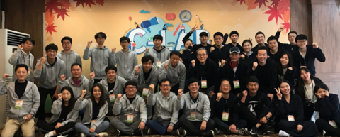 대구창조경제혁신센터는 대표 스타트업 액셀러레이팅 프로그램인 C-LAB을 통해 지난 5년 간 8기에 걸쳐 122개 혁신창업 벤처기업을 육성했다. 힘차게 화이팅을 외치고 있는 C-LAB 8기의 모습. 대구창조경제혁신센터 제공