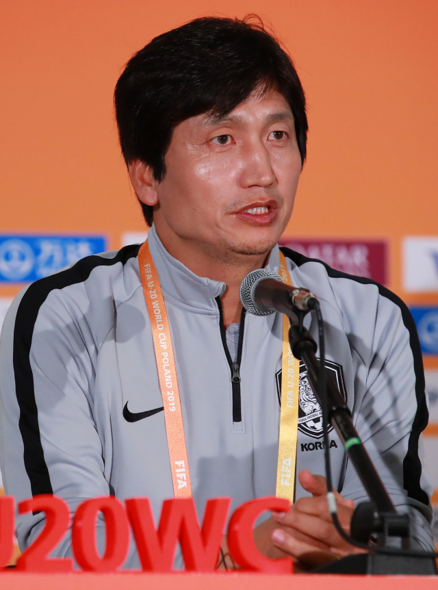 정정용 감독이 U-20 월드컵 4강전을 앞두고 출사표를 던지고 있다. 연합뉴스.