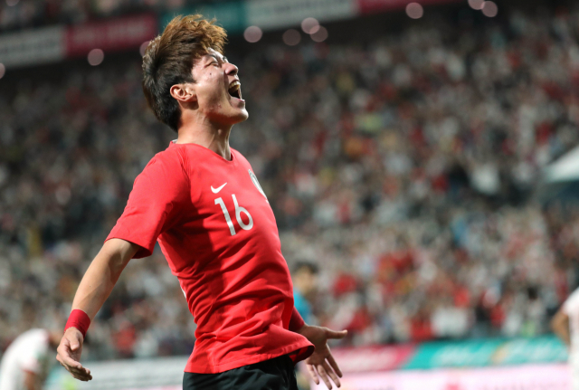 11일 오후 서울월드컵경기장에서 열린 축구대표팀 한국과 이란의 평가전. 한국 황의조가 첫 골을 넣은 후 환호하고 있다. 연합뉴스