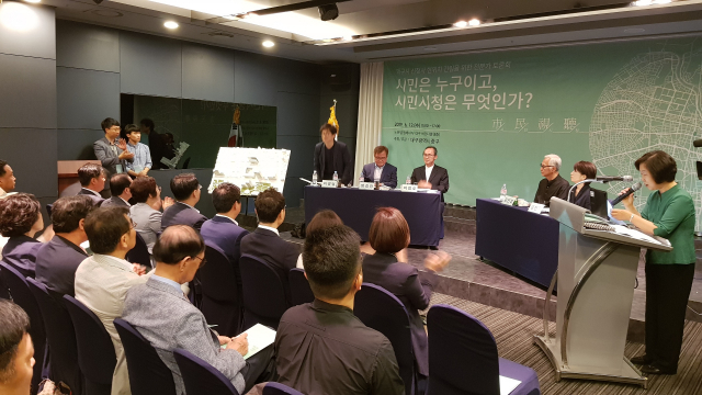 12일 대구 중구청이 대구 노보텔 8층 버건디홀에서 전문가를 초청해 대구시청 신청사 건립 관련 공개 토론회를 열고 있다. 김우정 기자.