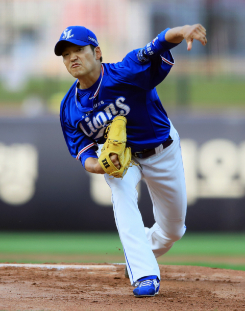 12일 광주기아챔피언스필드에서 열린 2019 KBO리그 삼성 라이온즈와 KIA 타이거즈의 경기에서 삼성 선발투수 백정현이 투구하고 있다. 삼성 라이온즈 제공