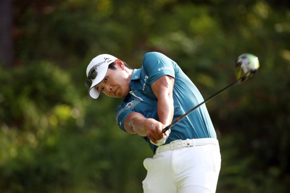 13일 경기도 용인시 88CC 서코스에서 열린 KPGA 코리안투어 KEB 하나은행 인비테이셔널 1라운드에서 공동 2위에 자리한 서요섭이 9번홀에서 호쾌한 드라이버샷을 날리고 있다. KPGA 제공.